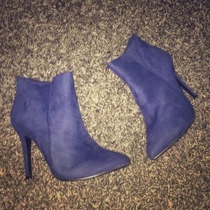 NAVY SUEDE BOOTIES